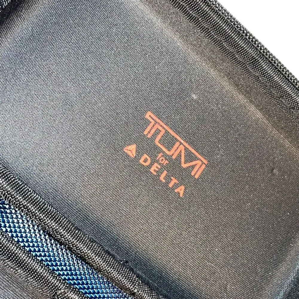Tumi for Delta First Class Amenity Travel Hard Case Only Blue Zip Around Holiday